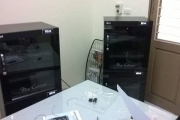 Ứng dụng của tủ chống ẩm FujiE trong phòng thí nghiệm nghiên cứu, các cơ sở giáo dục